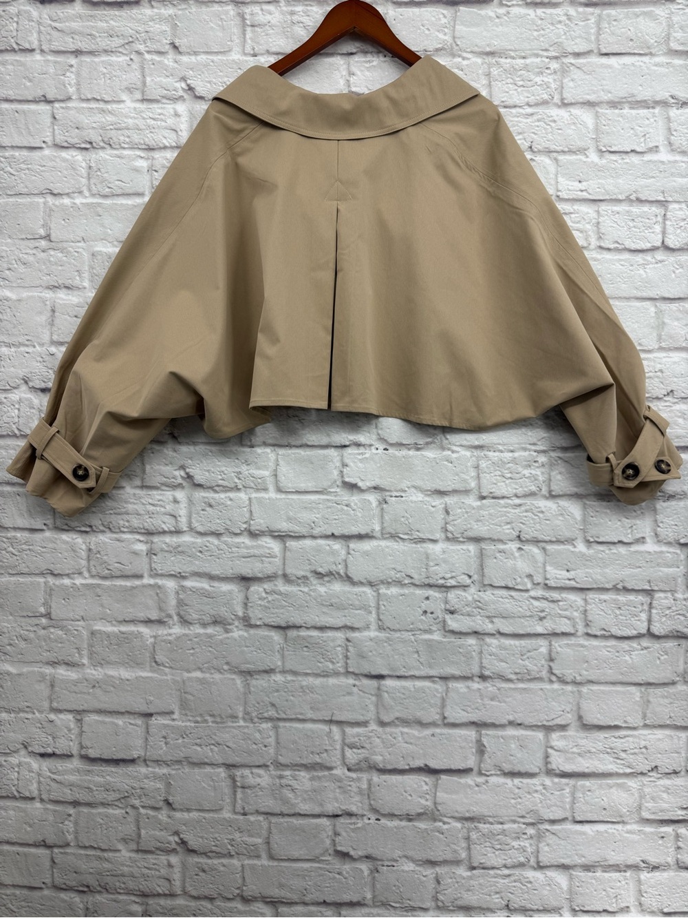 House of Harlow 1960 Cropped Cape Trench Jacket One Size Beige Minimalist Modern - Picture 9 of 13